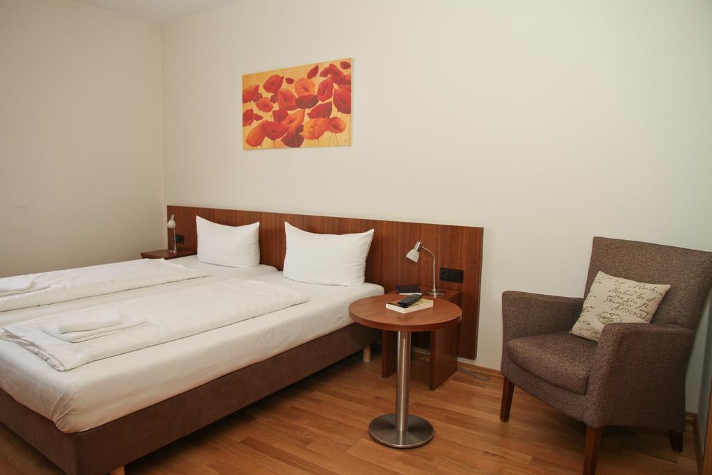Landgasthof Zur Sonne I Hotel & Restaurant Neuburg am Rhein Chambre photo