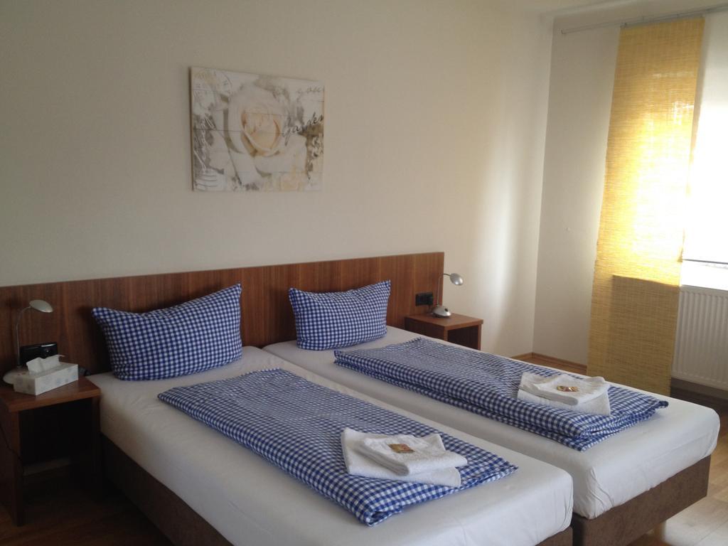 Landgasthof Zur Sonne I Hotel & Restaurant Neuburg am Rhein Chambre photo